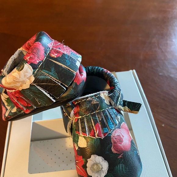 Freshly picked new moccasins - Picture 2 of 6